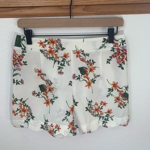 BLU PEPPER White Floral Scalloped Shorts-Size L